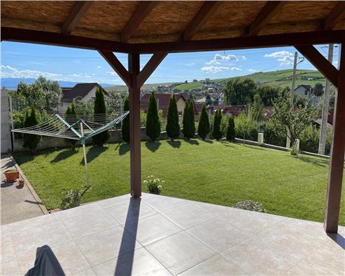 Casa moderna cu 4 camere terasa si garaj interior in Sura Mare