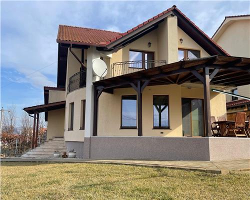 Casa moderna cu 4 camere terasa si garaj interior in Sura Mare