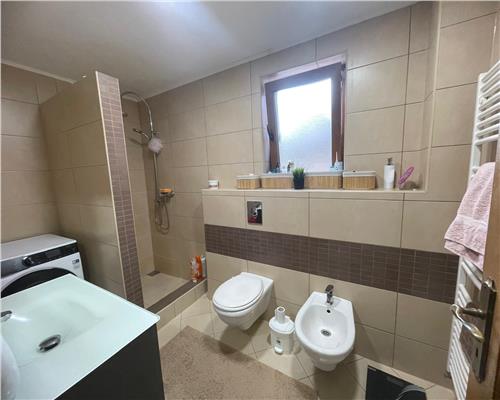 Casa moderna cu 4 camere terasa si garaj interior in Sura Mare