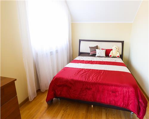 Casa moderna cu 4 camere terasa si garaj interior in Sura Mare