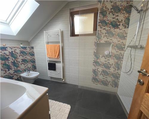 Casa moderna cu 4 camere terasa si garaj interior in Sura Mare
