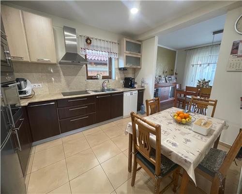 Casa moderna cu 4 camere terasa si garaj interior in Sura Mare