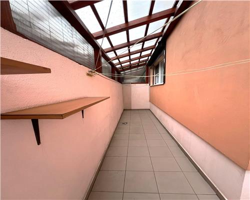 Apartament mobilat 67 mpu 3 camere decomandat 2 bai terasa 13 mp parcare