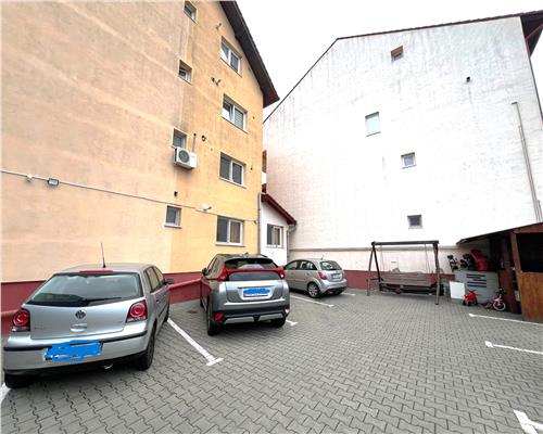 Apartament mobilat 67 mpu 3 camere decomandat 2 bai terasa 13 mp parcare