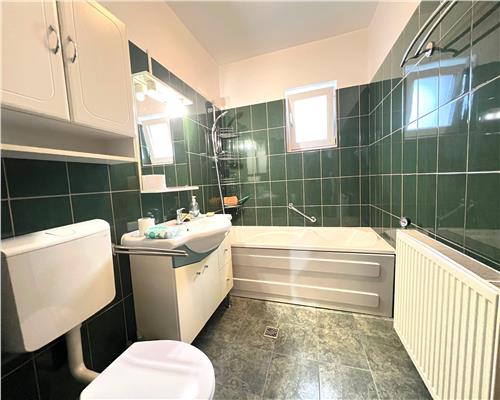 Apartament mobilat 67 mpu 3 camere decomandat 2 bai terasa 13 mp parcare