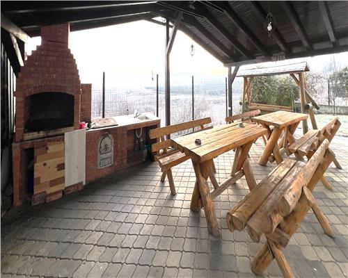 Casa generoasa 300 mp pentru 15/20 muncitori in Selimbar