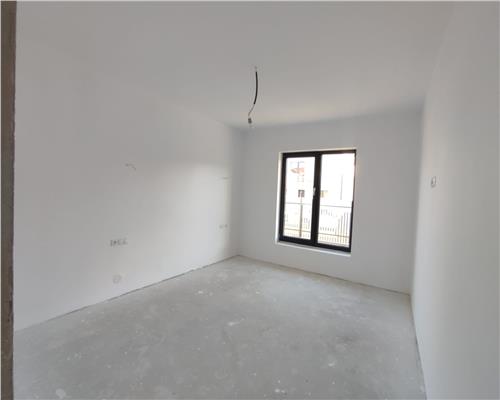 Casa individuala cu 3 camere 2 bai si curte pavata in Cristian