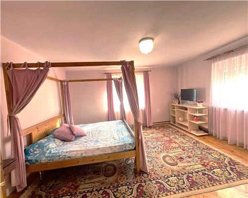 Apartament la casa cu 2 dormitoare in zona Lupeni