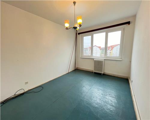 Apartament 3 camere decomandat balcon si pivnita in Ciresica