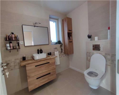 Casa individuala cu 5 camere 2 bai si 700 mp teren in Cisnadie