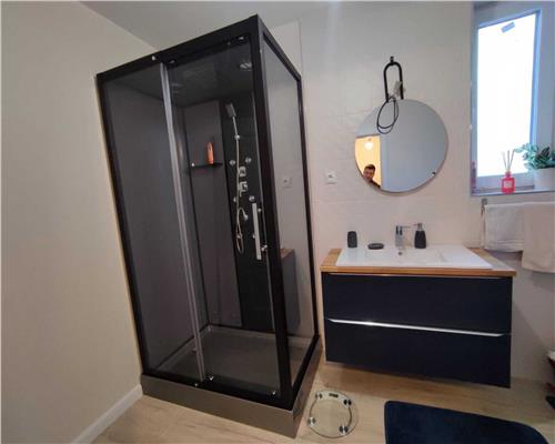 Casa individuala cu 5 camere 2 bai si 700 mp teren in Cisnadie