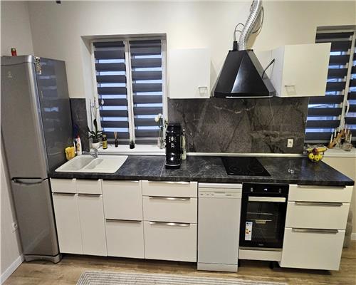 Casa individuala cu 5 camere 2 bai si 700 mp teren in Cisnadie