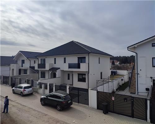 Casa cu 4 camere 2 bai 2 balcoane si 50 mp curte in Arhitectilor