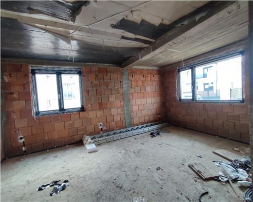 Casa cu 4 camere 2 bai 2 balcoane si 50 mp curte in Arhitectilor