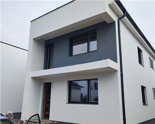 Casa cu 4 camere 2 bai 2 balcoane si 50 mp curte in Arhitectilor