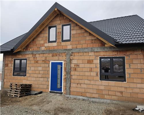 Casa cu 4 camere 2 bai 180 mpu in zona Sura Mare