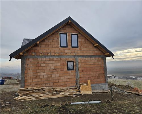 Casa cu 4 camere 2 bai 180 mpu in zona Sura Mare
