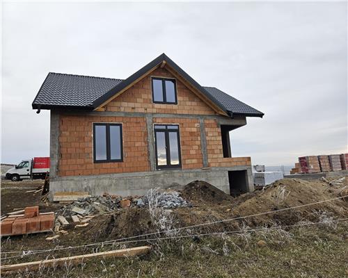 Casa cu 4 camere 2 bai 180 mpu in zona Sura Mare