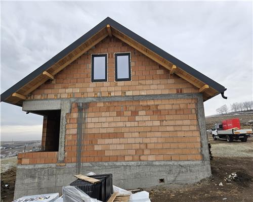 Casa cu 4 camere 2 bai 180 mpu in zona Sura Mare
