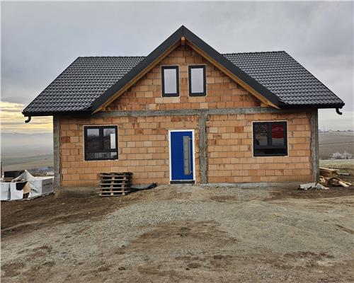 Casa cu 4 camere 2 bai 180 mpu in zona Sura Mare