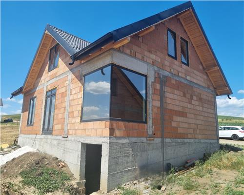 Casa cu 4 camere 2 bai 180 mpu in zona Sura Mare