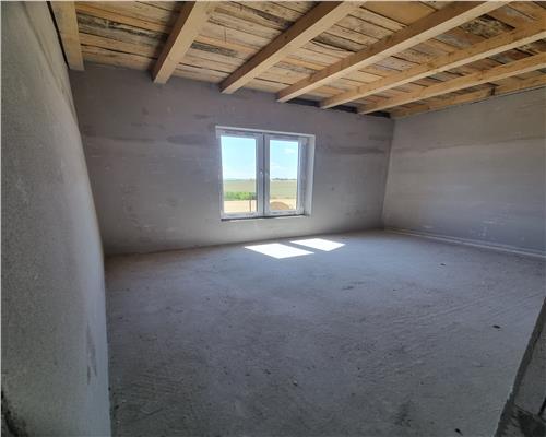 Casa cu 4 camere 2 bai 180 mpu in zona Sura Mare