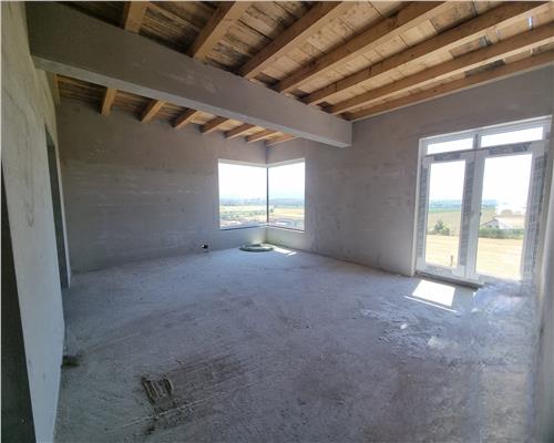 Casa cu 4 camere 2 bai 180 mpu in zona Sura Mare