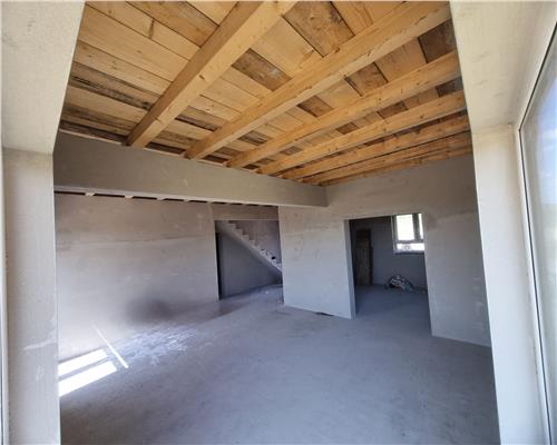 Casa cu 4 camere 2 bai 180 mpu in zona Sura Mare