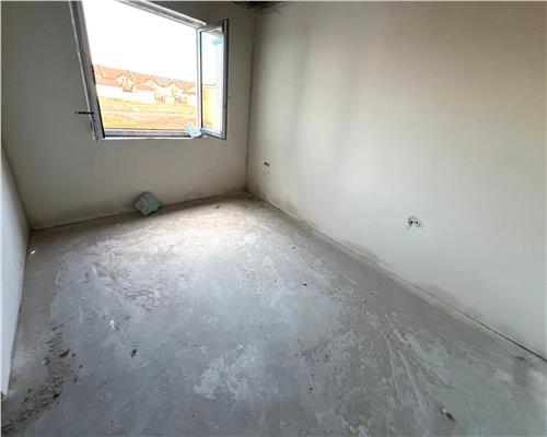 Casa 80 mpu cu 3 camere 2 bai si 170 mp curte in Sibiu