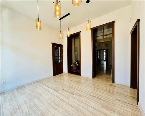 Spatiu birouri 6 camere 4 parcari pretabila birouri zona Centrala