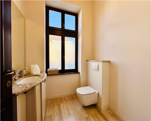 Spatiu birouri 6 camere 4 parcari pretabila birouri zona Centrala