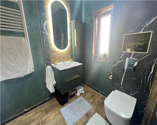 Apartament modern 3 camere 2 balcoane si parcare zona Triajului