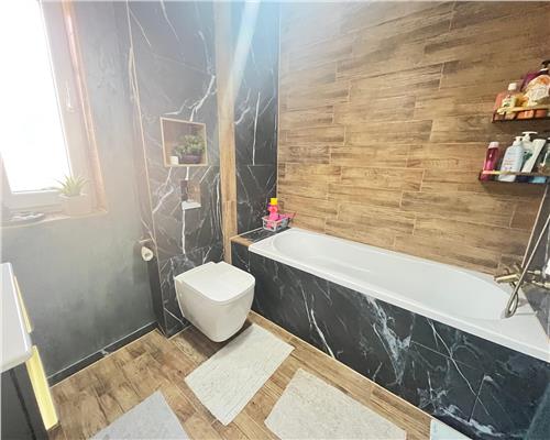 Apartament modern 3 camere 2 balcoane si parcare zona Triajului