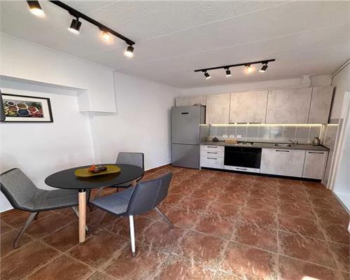 Apartament 2 camere etaj 1 zona Centrala
