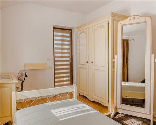 Apartament  3 camere si loc parcare in zona Terezian