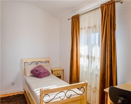 Apartament  3 camere si loc parcare in zona Terezian