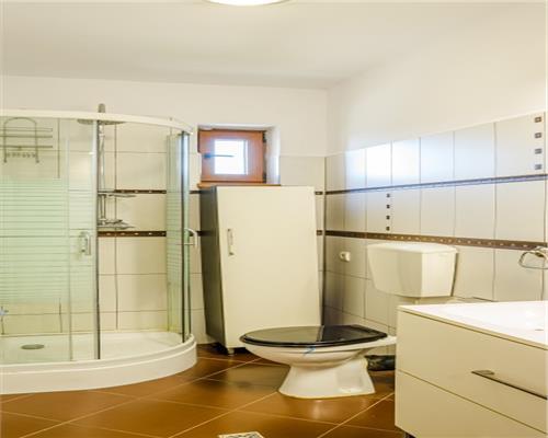 Apartament  3 camere si loc parcare in zona Terezian