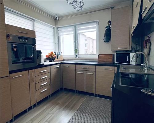 Apartament  3 camere 2 balcoane si loc parcare zona Pictor Brana