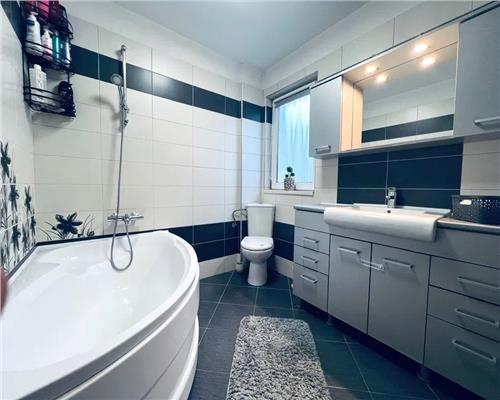 Apartament  3 camere 2 balcoane si loc parcare zona Pictor Brana