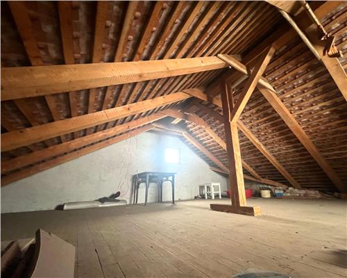 Apartamet la casa 77 mp mpu 2 camere pivnita pod zona centrala