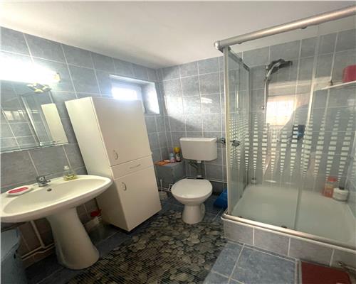 Apartamet la casa 77 mp mpu 2 camere pivnita pod zona centrala