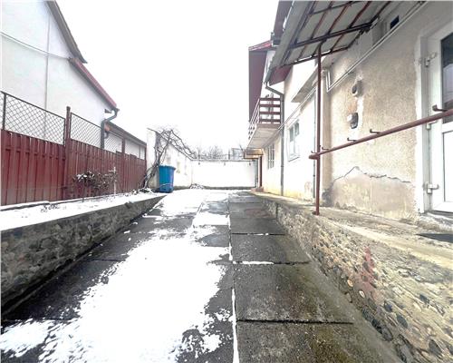 Apartamet la casa 77 mp mpu 2 camere pivnita pod zona centrala