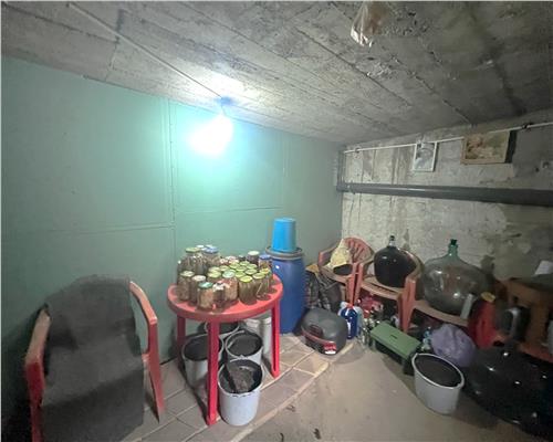 Apartamet la casa 77 mp mpu 2 camere pivnita pod zona centrala