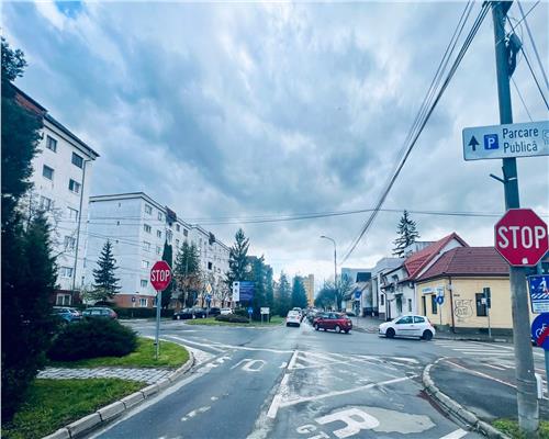 Apartamet la casa 77 mp mpu 2 camere pivnita pod zona centrala