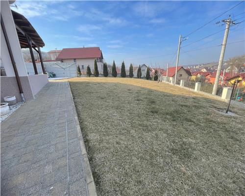 Casa moderna cu 4 camere terasa si garaj si 585 mp teren in Sura Mare