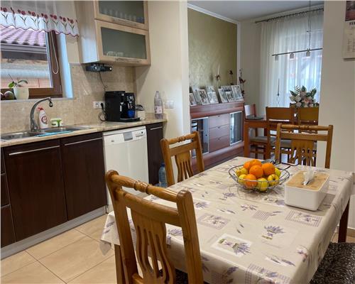 Casa moderna cu 4 camere terasa si garaj si 585 mp teren in Sura Mare