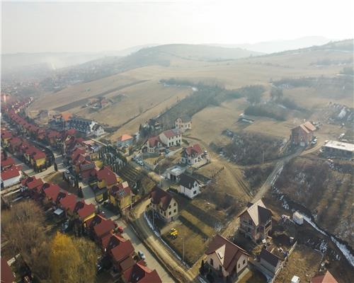 Casa moderna cu 4 camere terasa si garaj si 585 mp teren in Sura Mare
