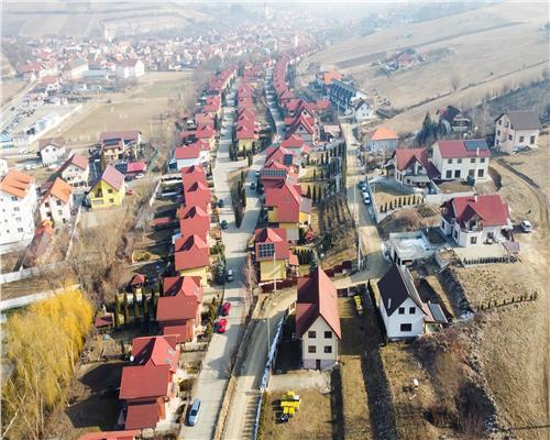 Casa moderna cu 4 camere terasa si garaj si 585 mp teren in Sura Mare