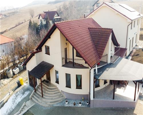 Casa moderna cu 4 camere terasa si garaj si 585 mp teren in Sura Mare