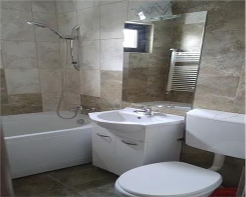 Apartament cu 3 camere balcon si pivnita pe Mihai Viteazu